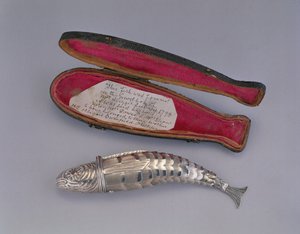 Sysæt i form af en fisk, 1765-90 (sølv) af English School